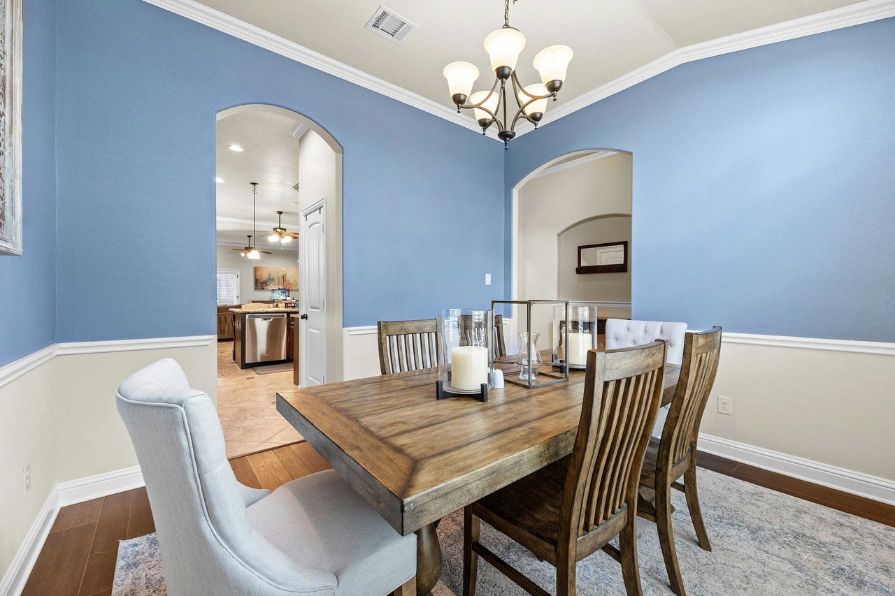 Beautifully Appointed Single-Story in Oak Creek: Modern Floors and Screened-In Patio Overlooking Green Space w/ NO Backyard Neighbor!