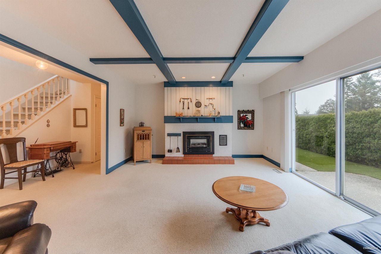 4856 Headland Dr