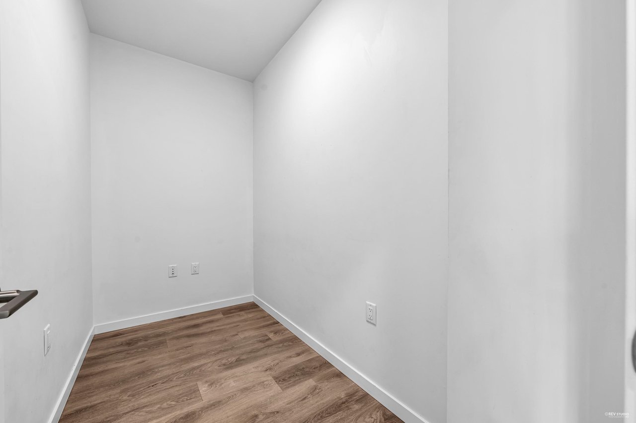 416-725 Marine Dr