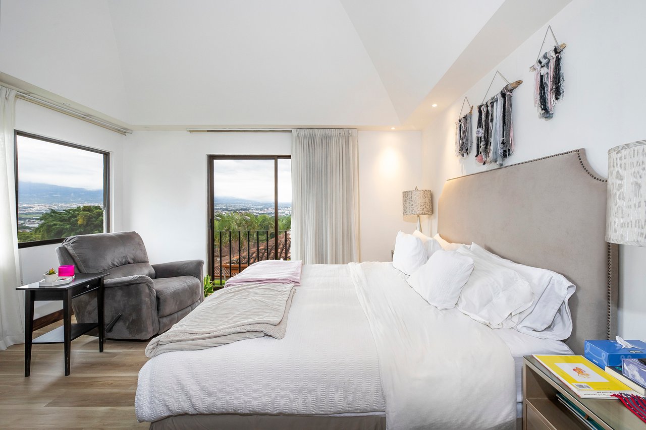 Remodeled Family Condo, Escazu, San Jose