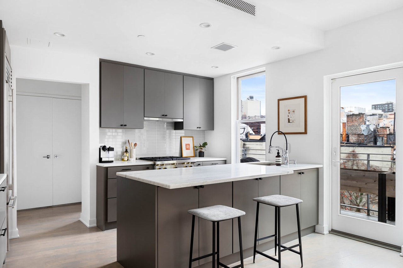 176 Mulberry St, #PH