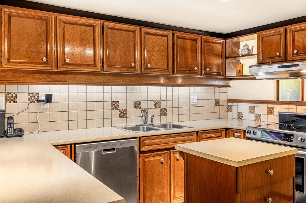 7-4957 Marine Dr