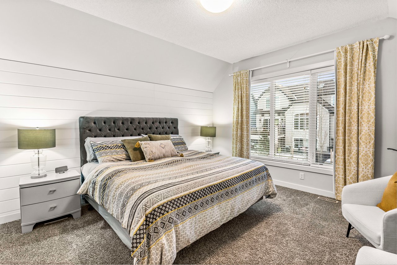 208 Mahogany Bay SE