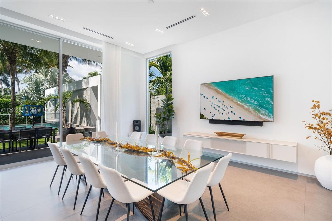 Hibiscus Island property image