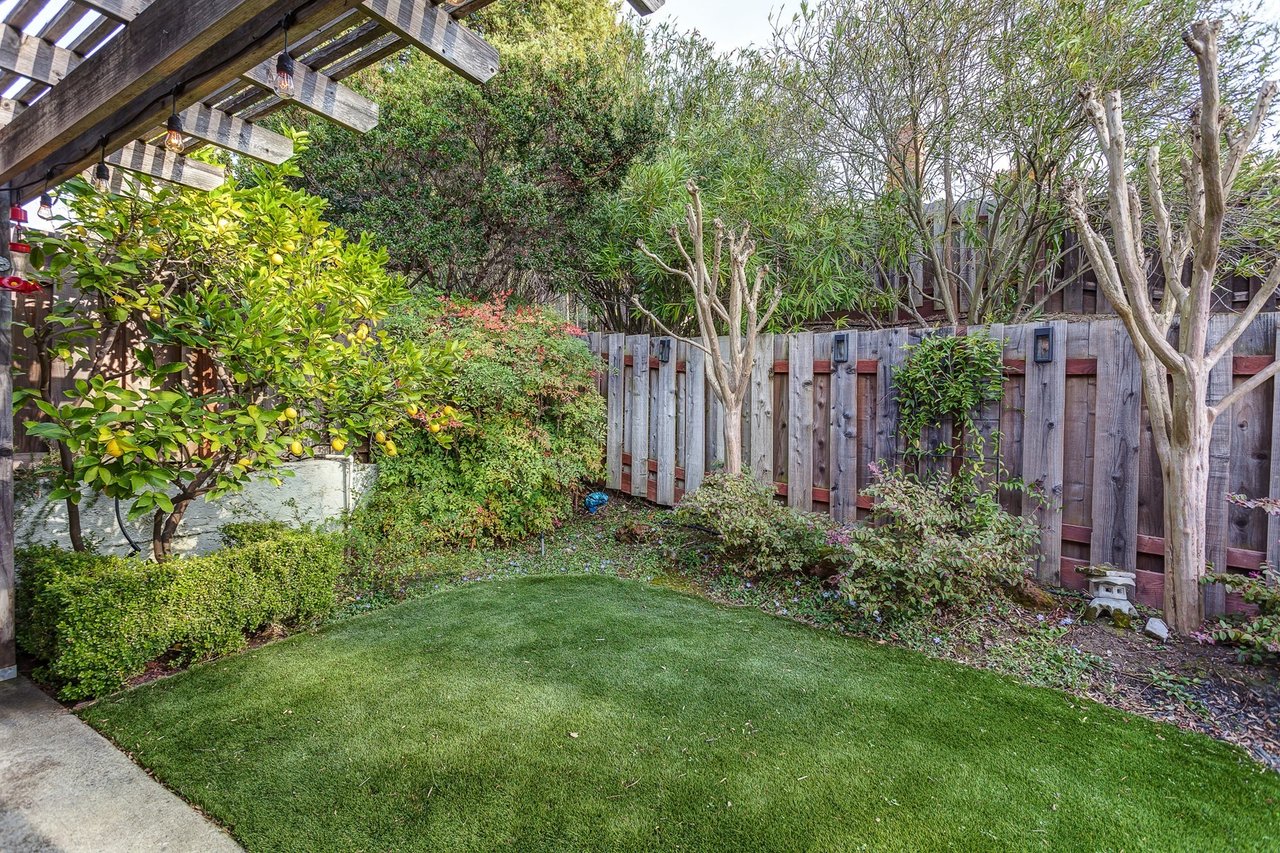 1105 Glengarry Ln - Rudgear Estates