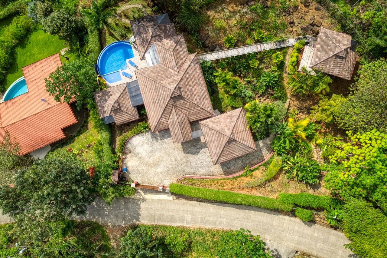 Stunning Ocean Views at Casa Perezoso