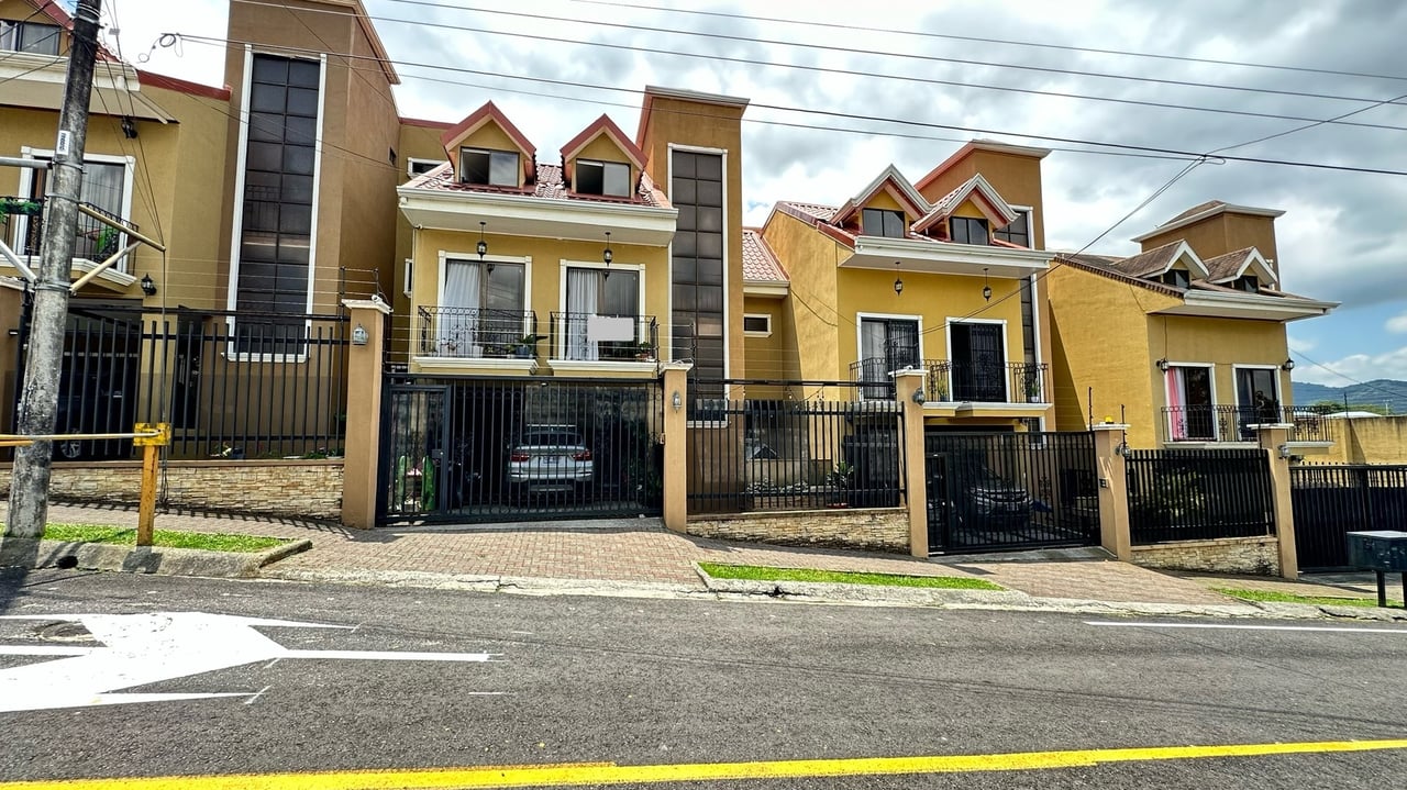 Colonial Residence With Jacuzzi, Curridabat, San Jose