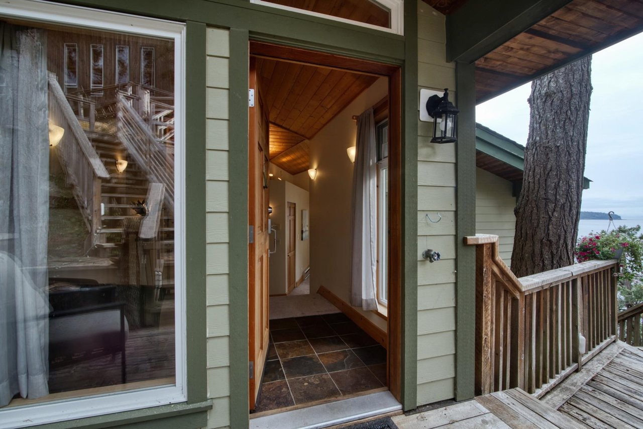 280 Arbutus Reach Rd