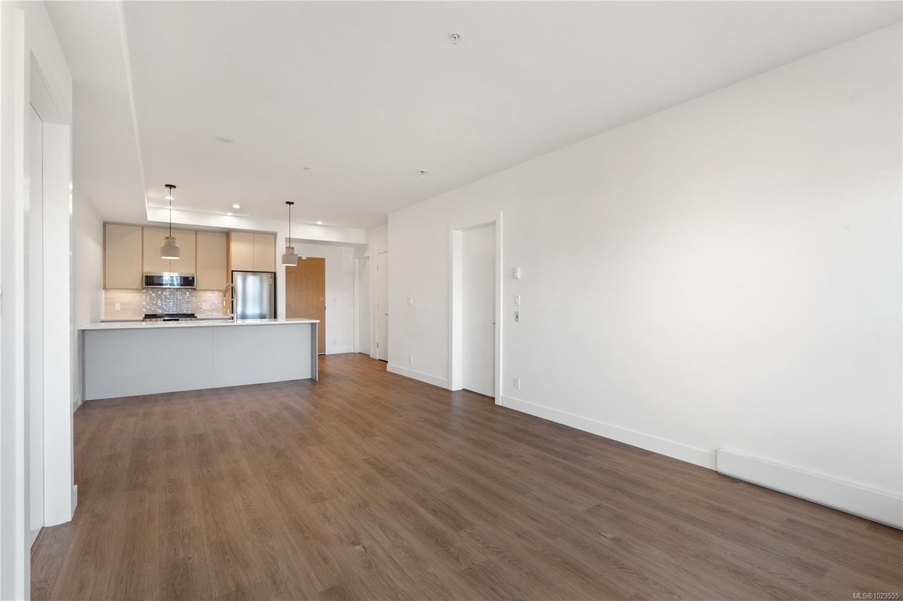 402-757 Tyee Rd, Victoria