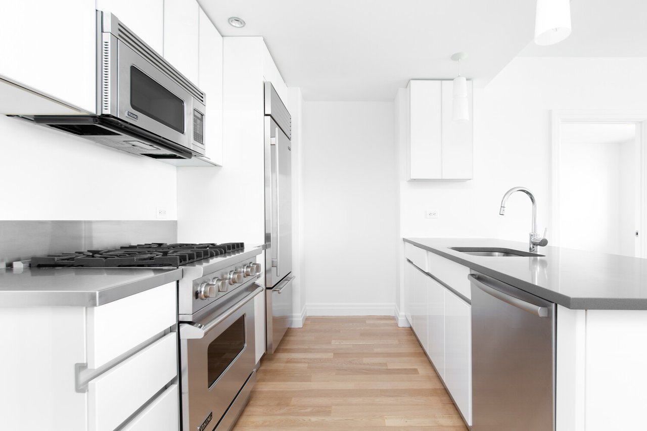 550 West 54th Street, Apt 28L