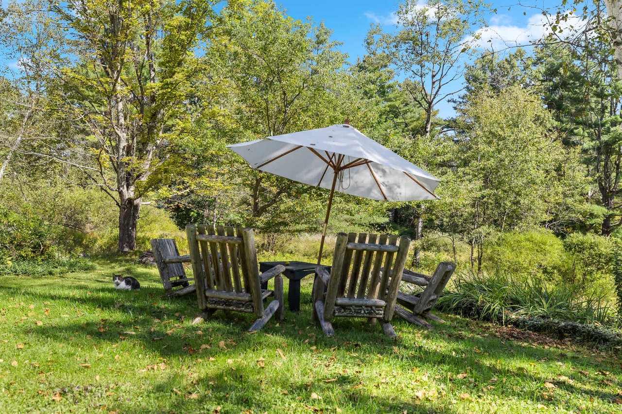 Charming Londonderry Farmhouse