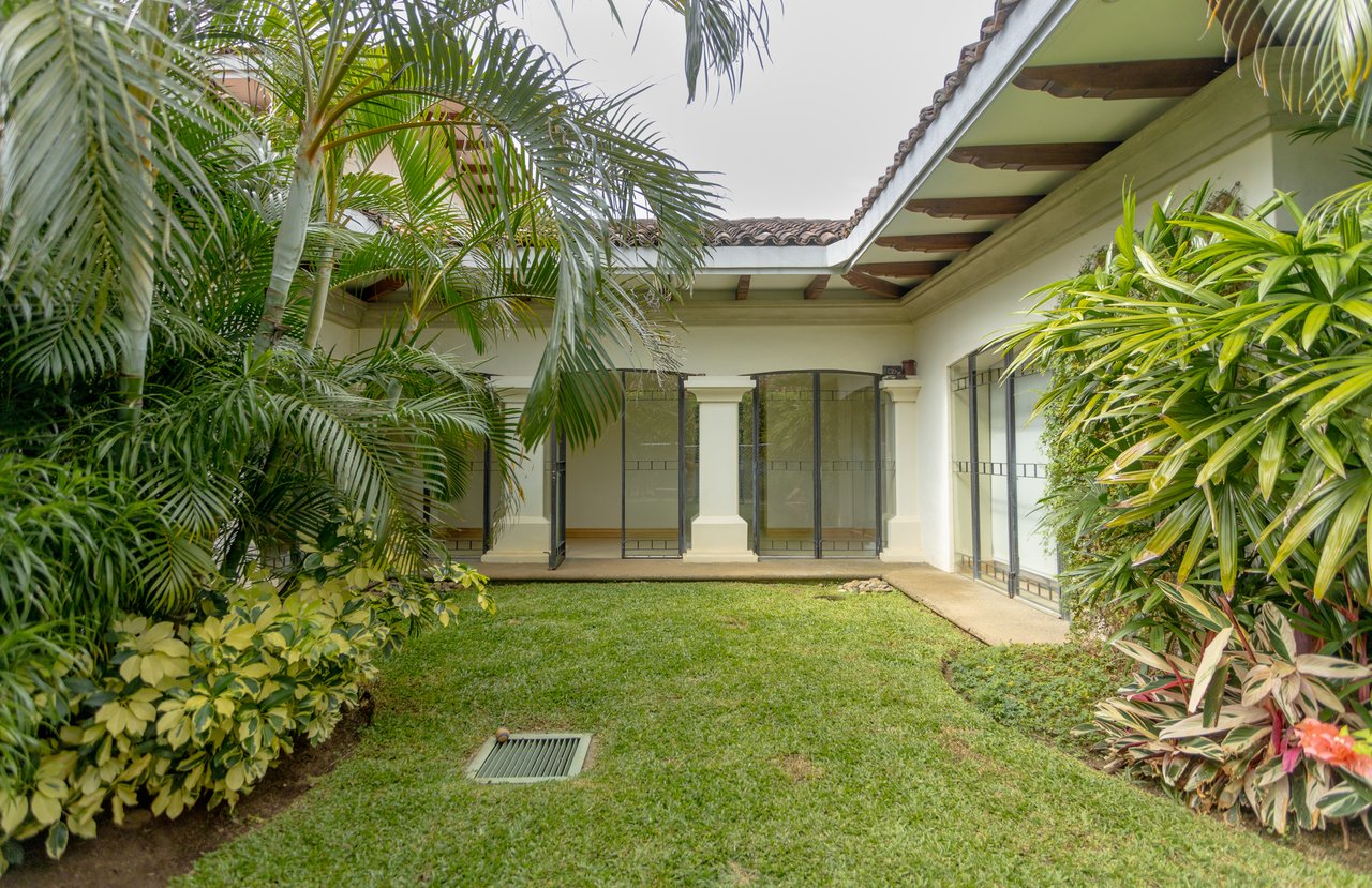 Single Level Gated Residence, Santa Ana, San Jose