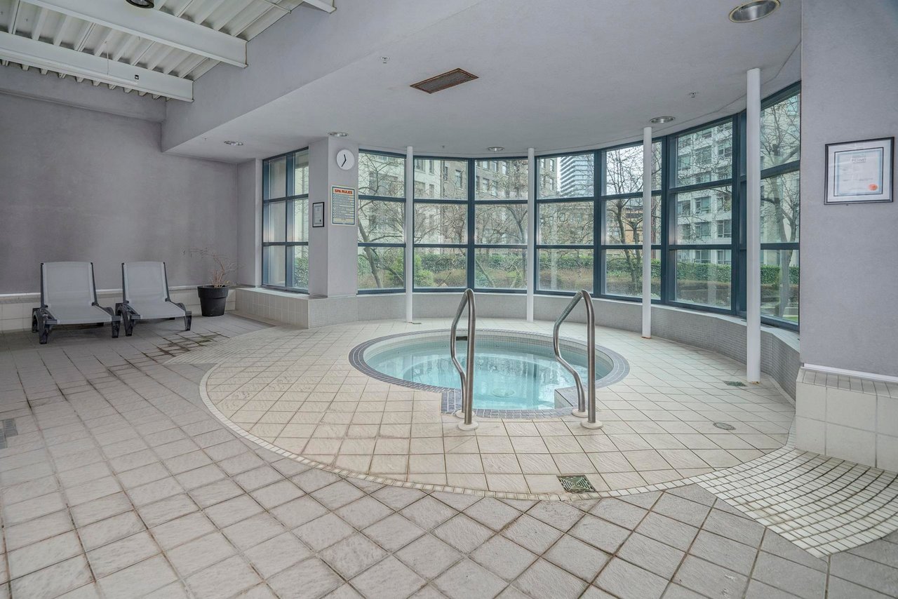 1302-183 Keefer Pl