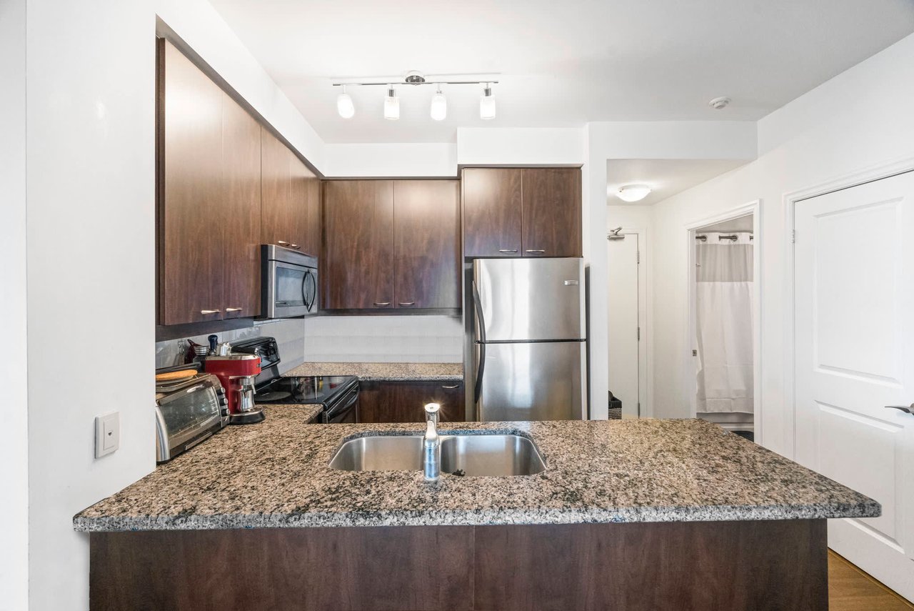 SOLD: Corner Suite At The Desirable 500 St. Clair