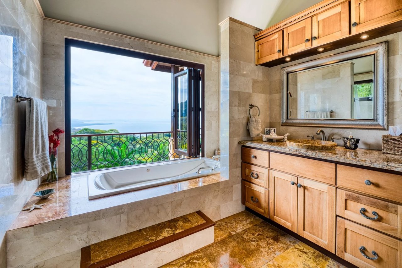 Luxury Ocean View Home, Dominical, Puntarenas