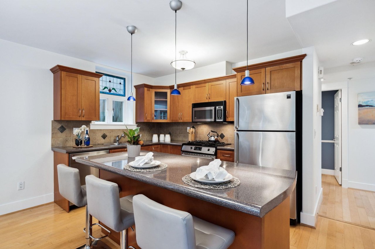 147 W 15th Ave
