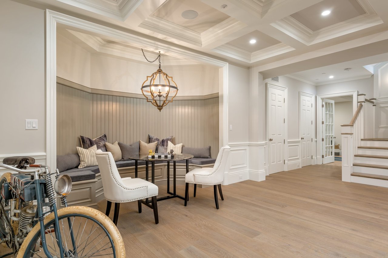 Exquisite Estate in Prime Riviera