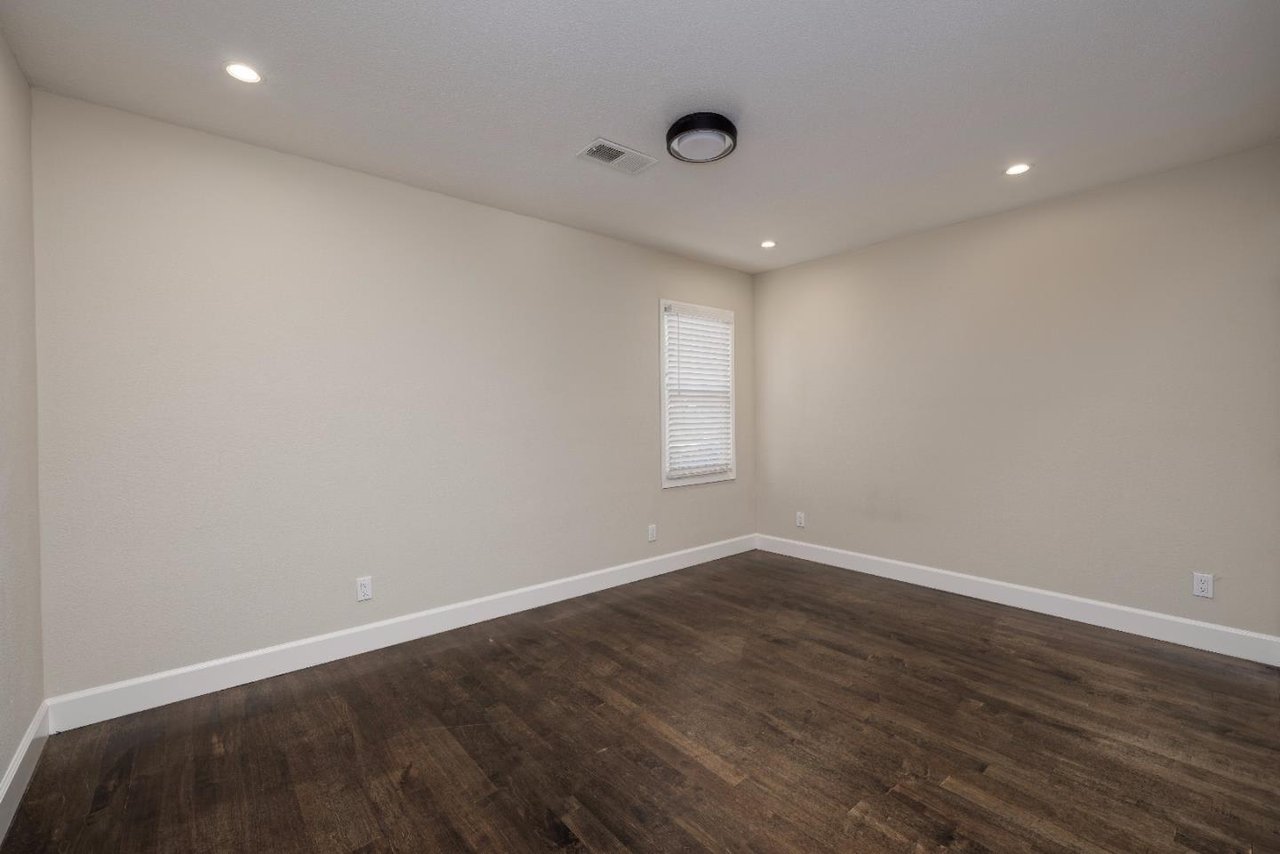 1093 Sunlite Dr