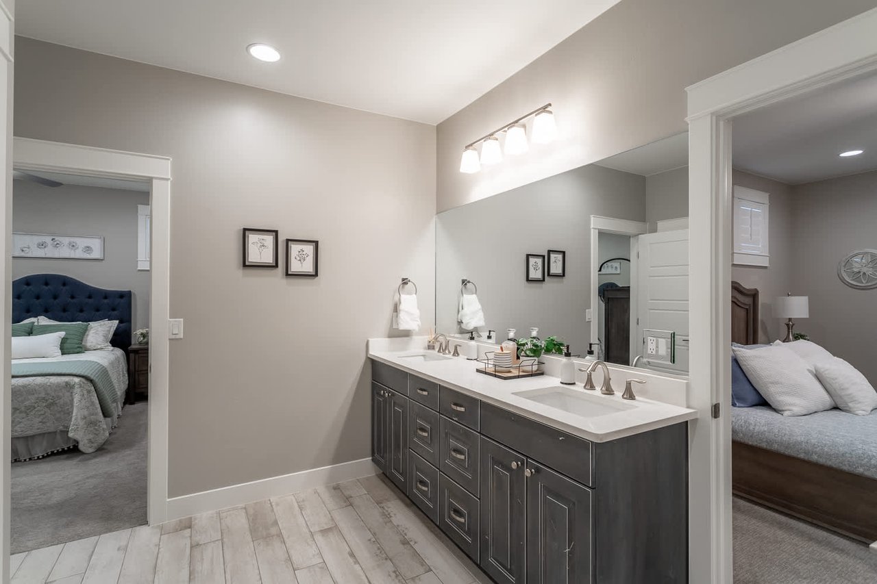 258 W Blue Quartz Dr