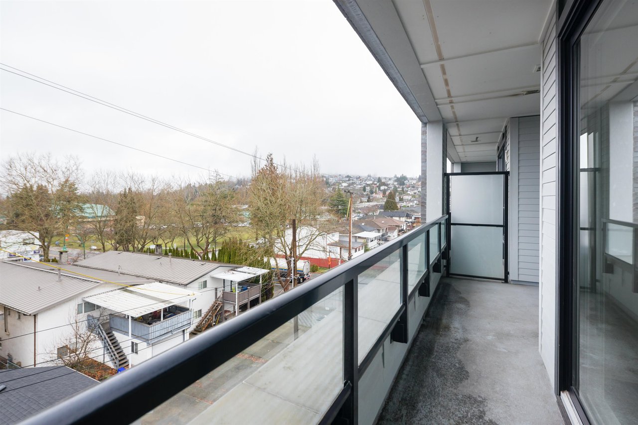 402-4477 Hastings St