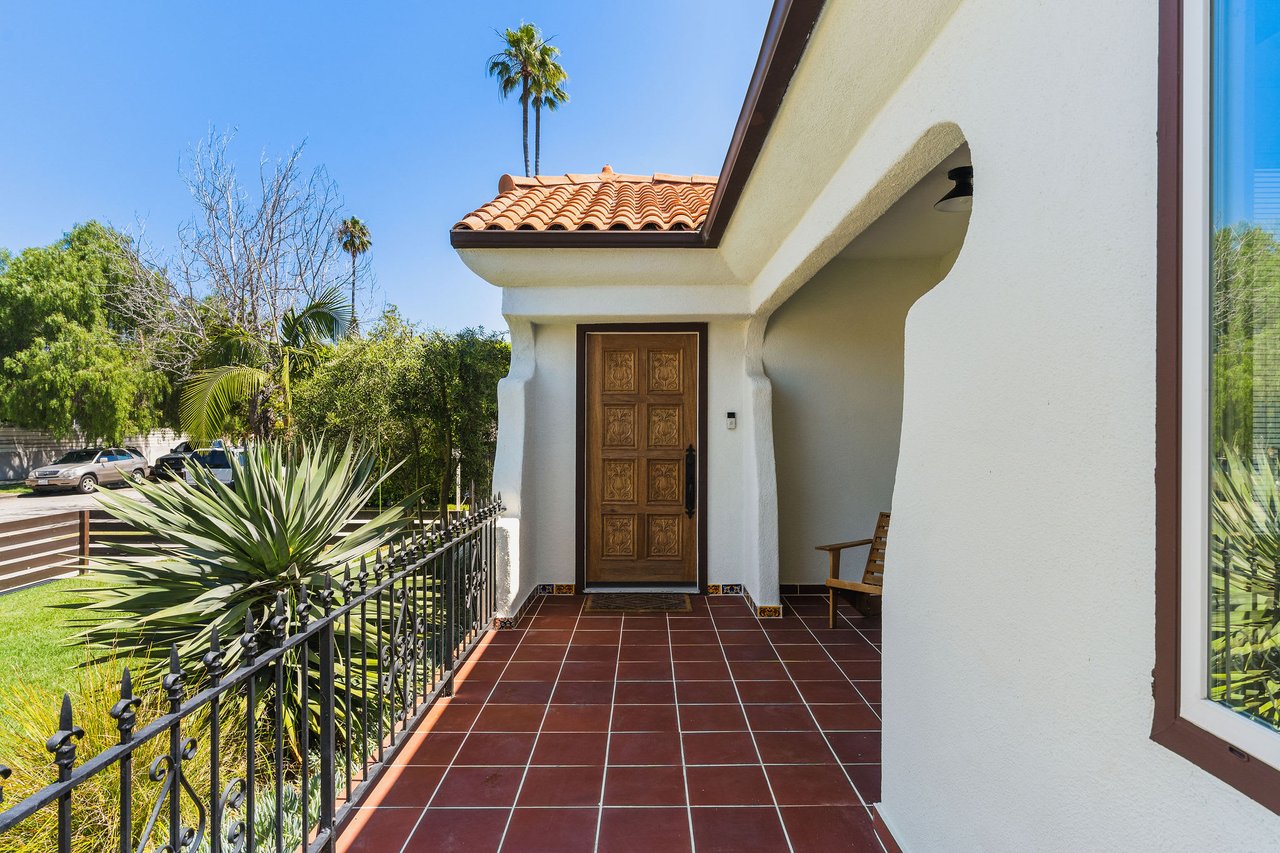2112 S Mansfield Ave, Mid Los Angeles