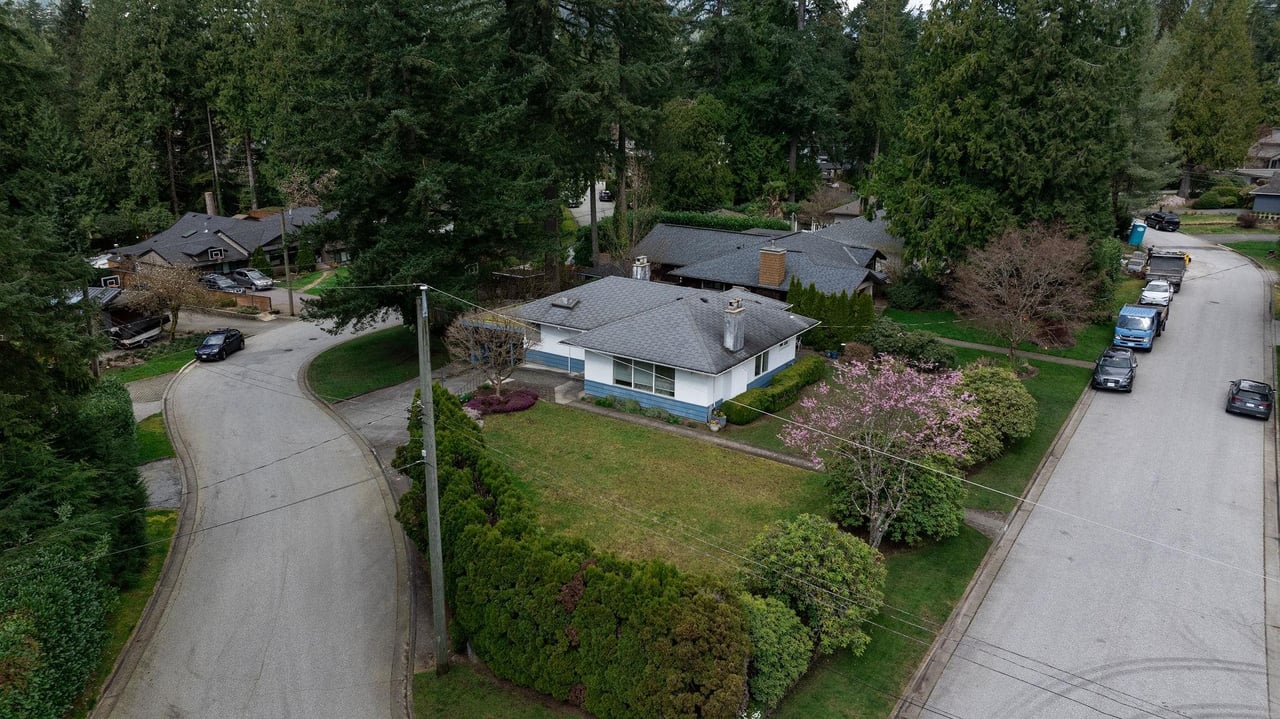 4143 Virginia Crescent, North Vancouver