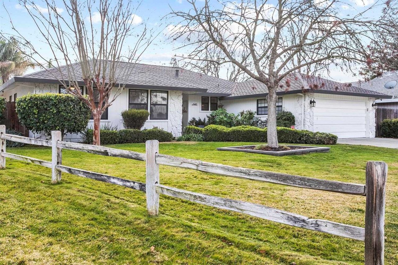 9485 Crown Point