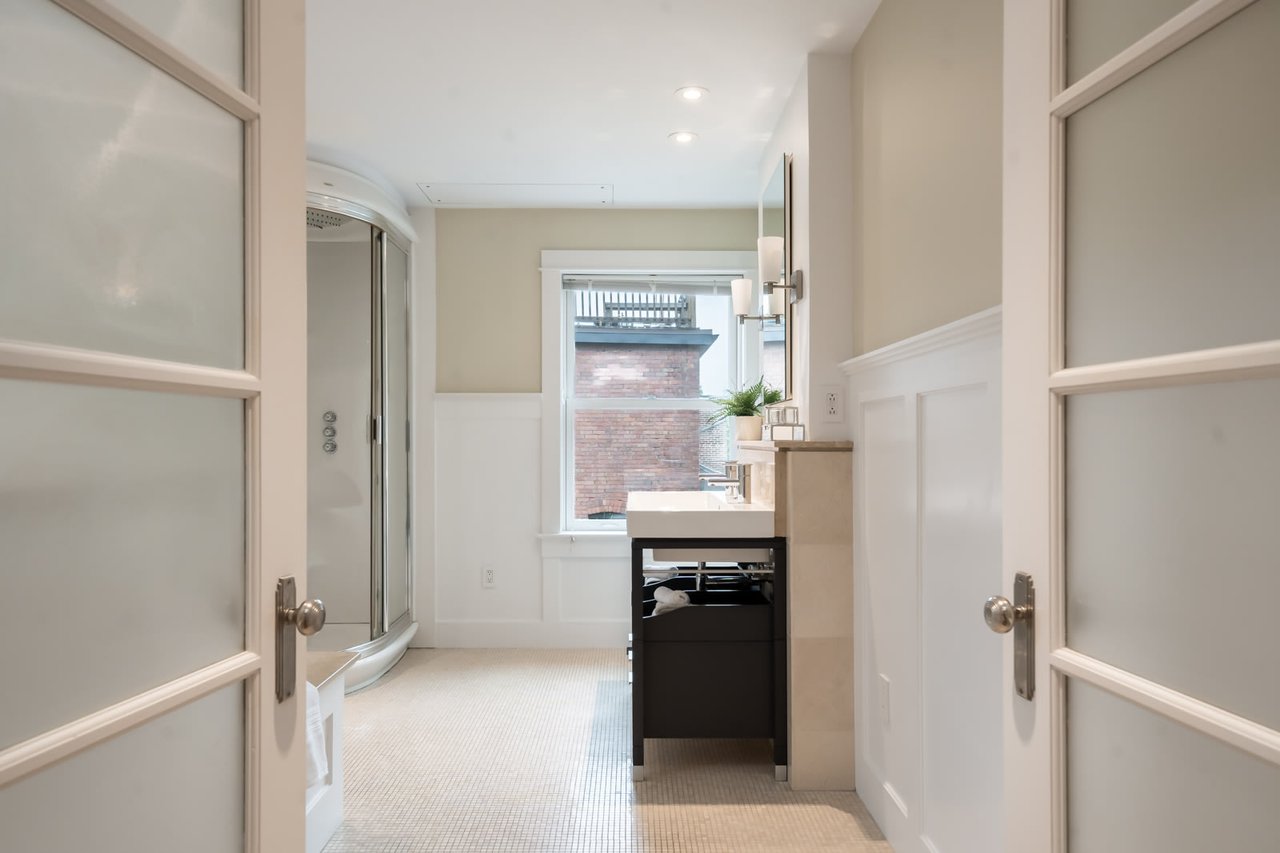 223 Indian Rd Cres
