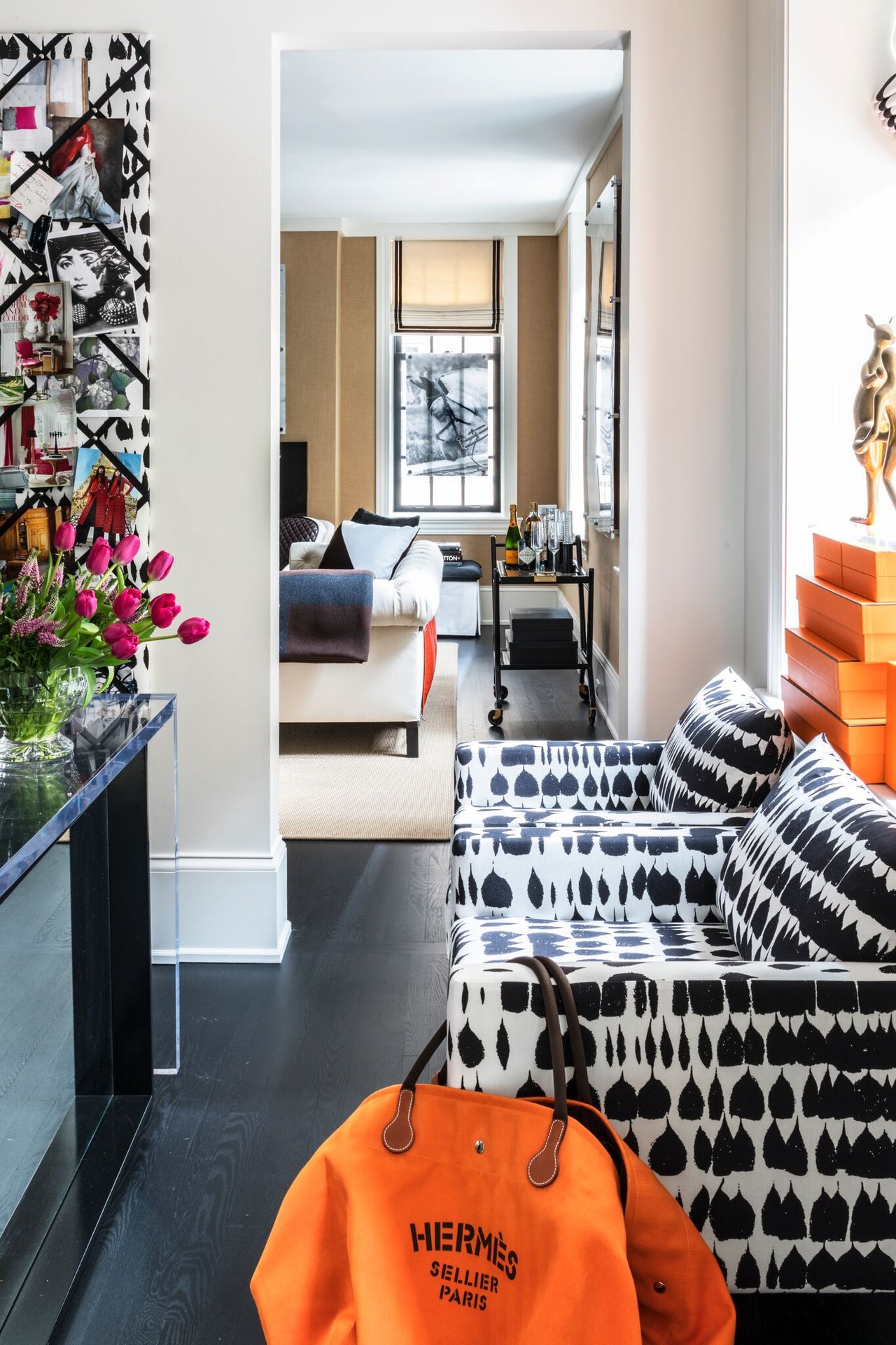 Romantic pied-à-terre in a vintage Gold Coast building 