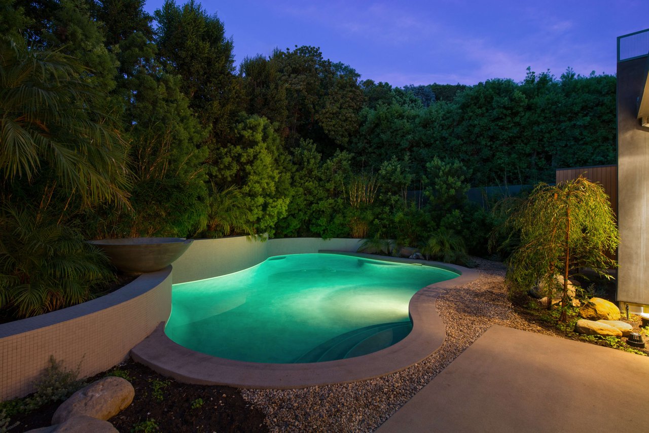 1710 Mandeville Canyon Rd