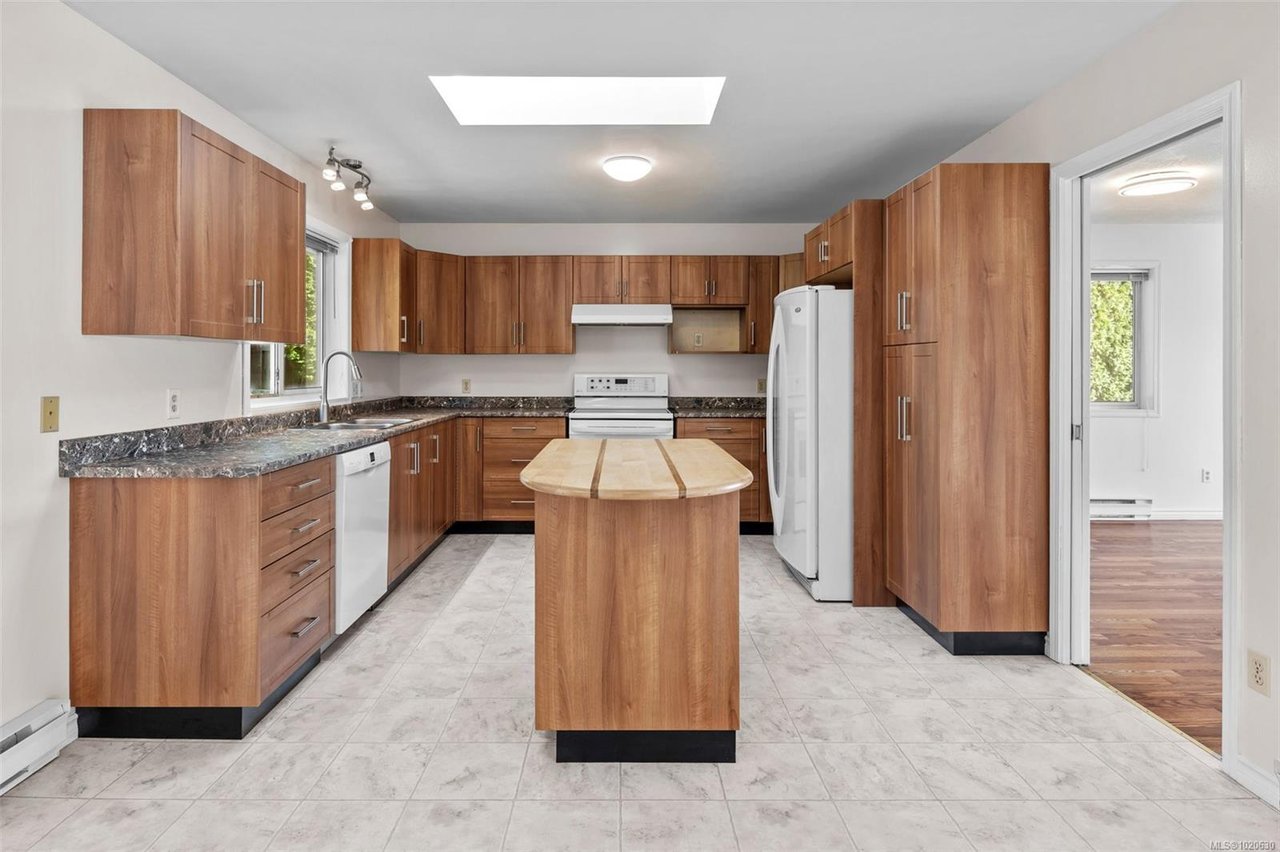 4243 Panorama Dr