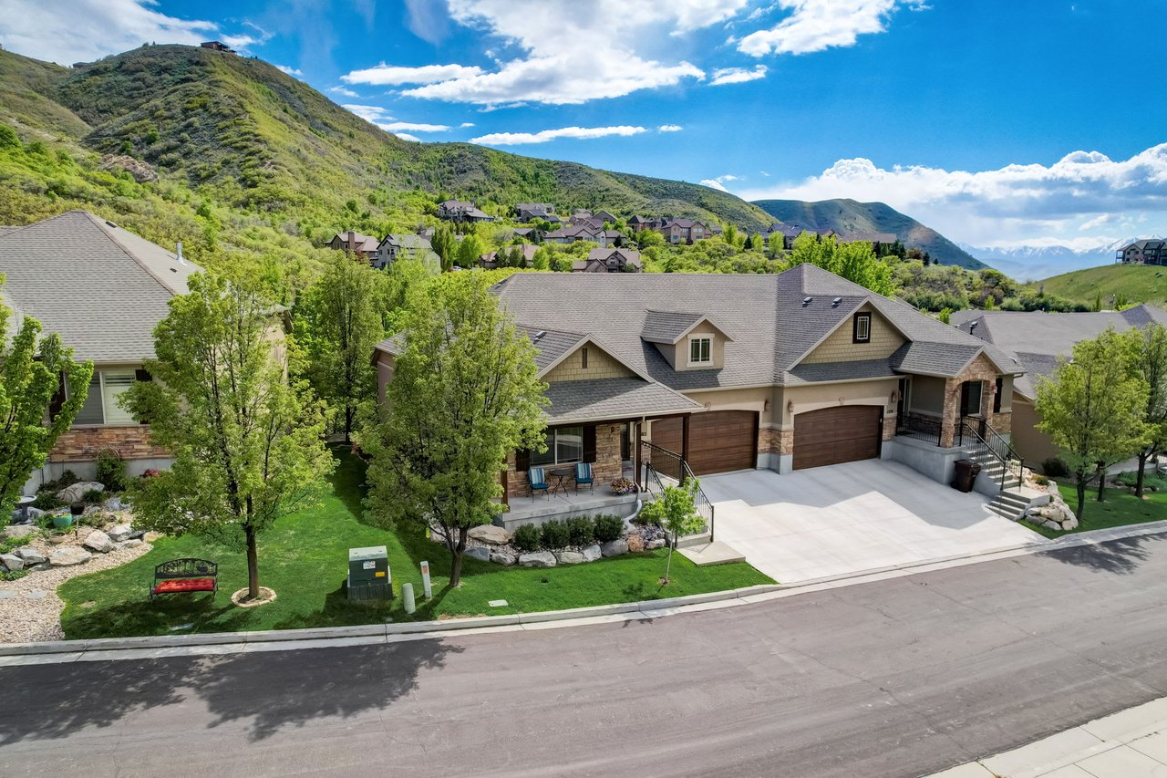 1382 E Meadow Valley Dr