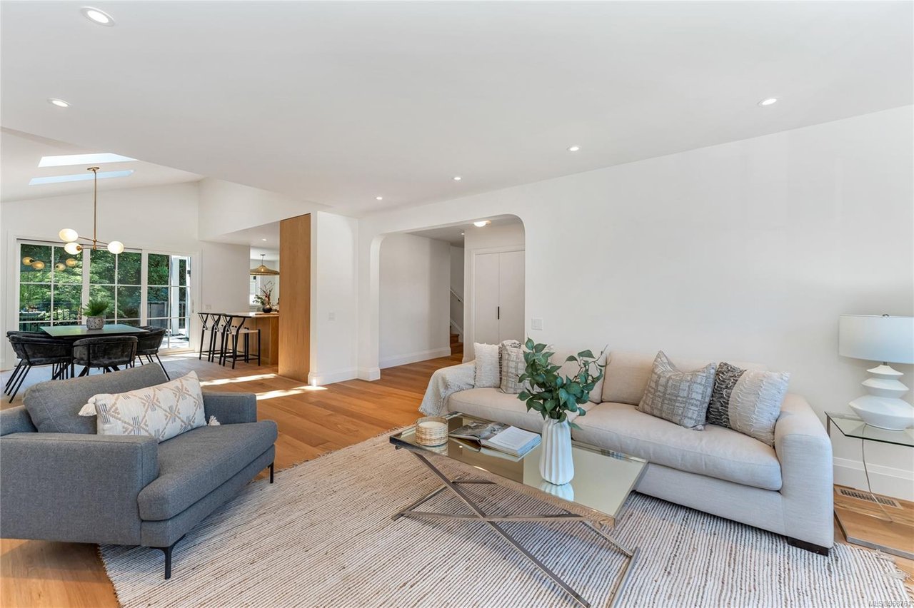 736 Falkland Rd, Oak Bay