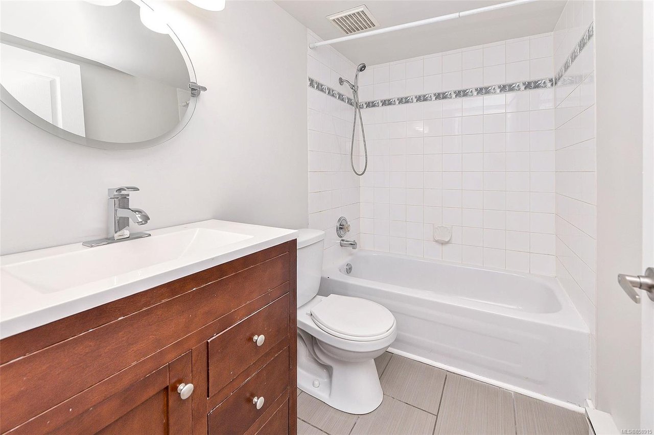 112-898 Vernon Ave, Saanich