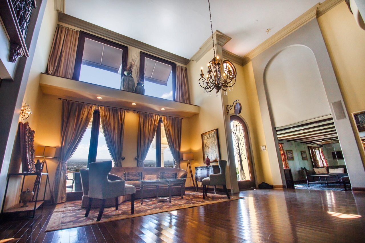 Spanish Colonial Villa In Los Feliz Estates