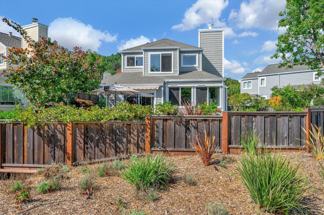 17 Crystal Creek Ct