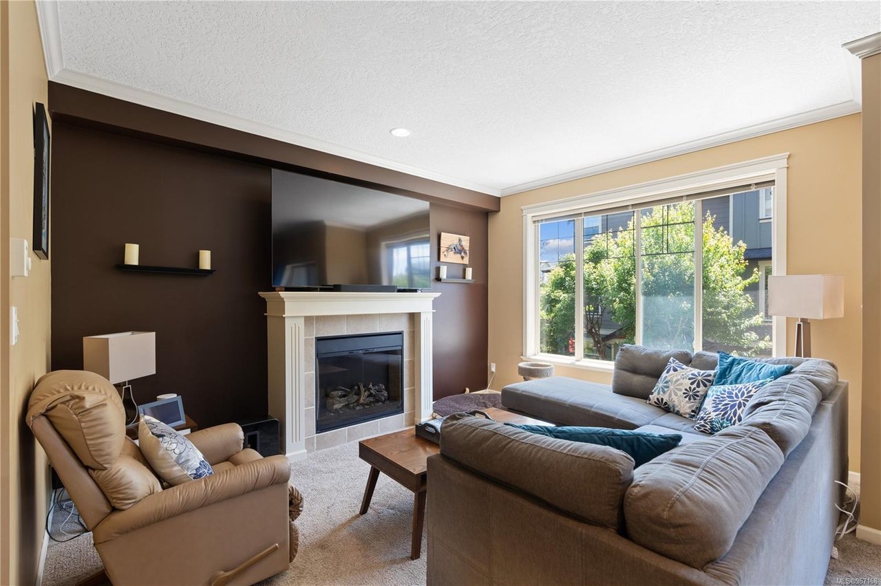102-2920 Phipps Rd, Langford