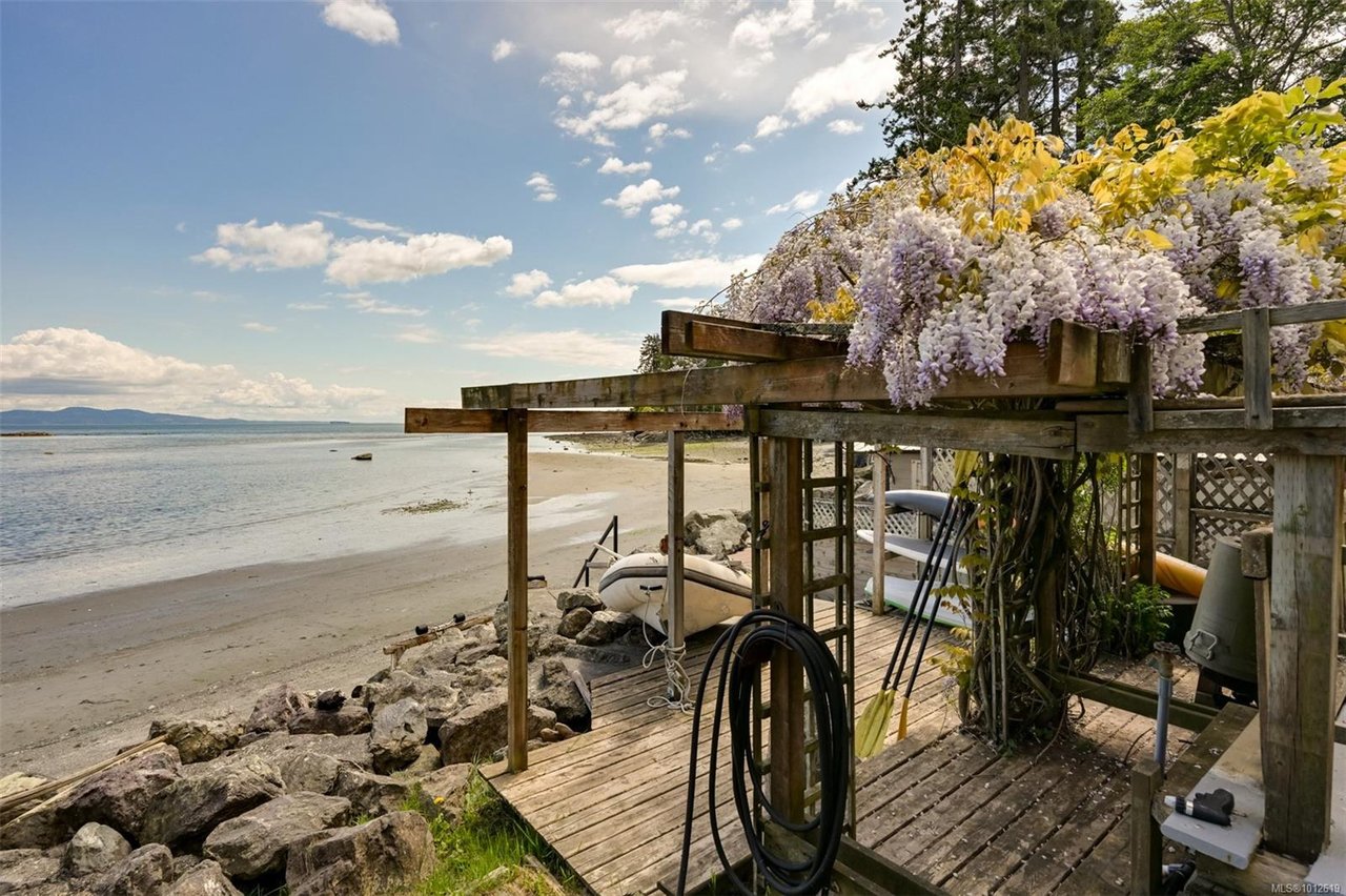 4955 Cordova Bay Rd