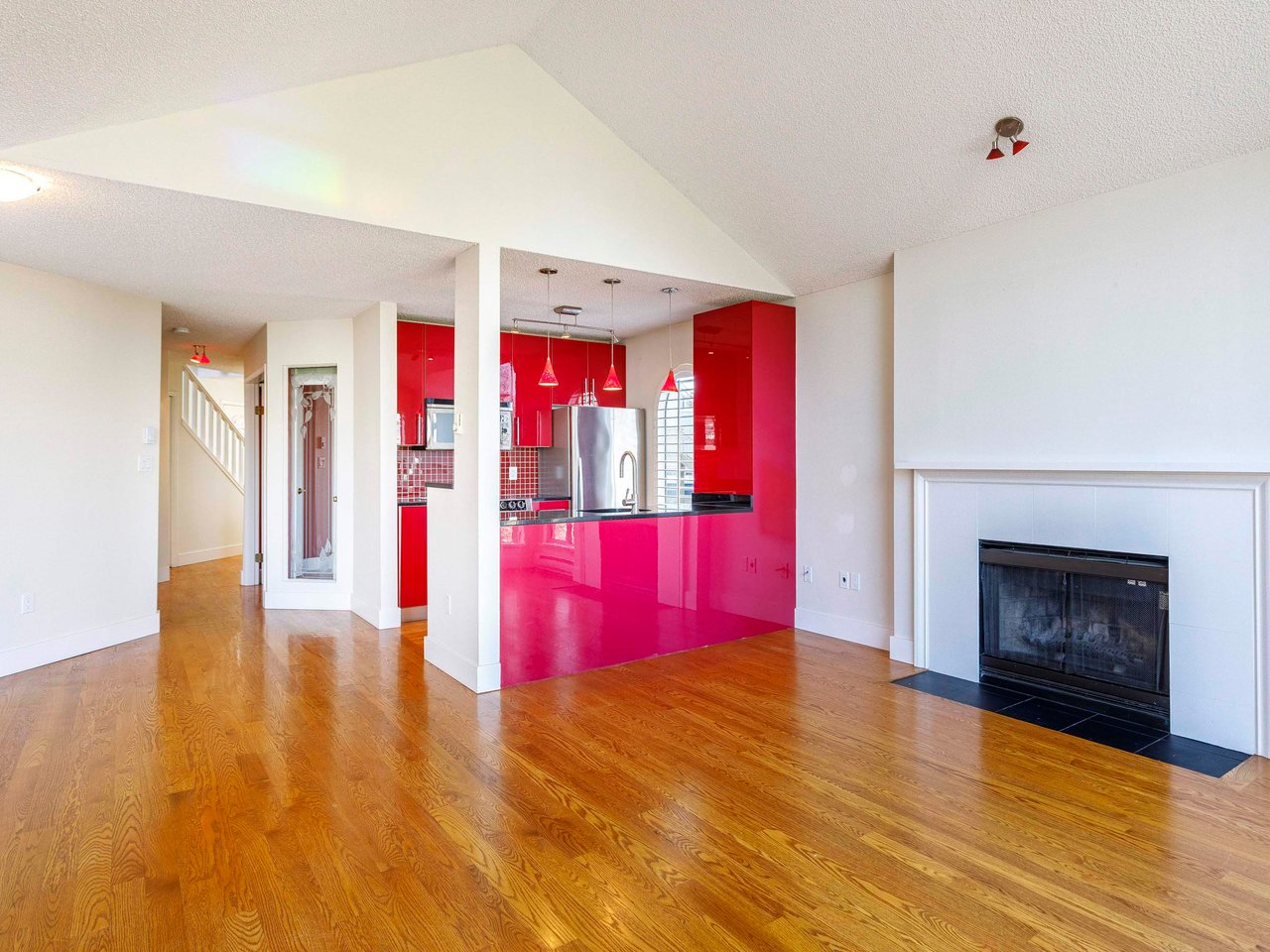 303-1100 W 7th Ave