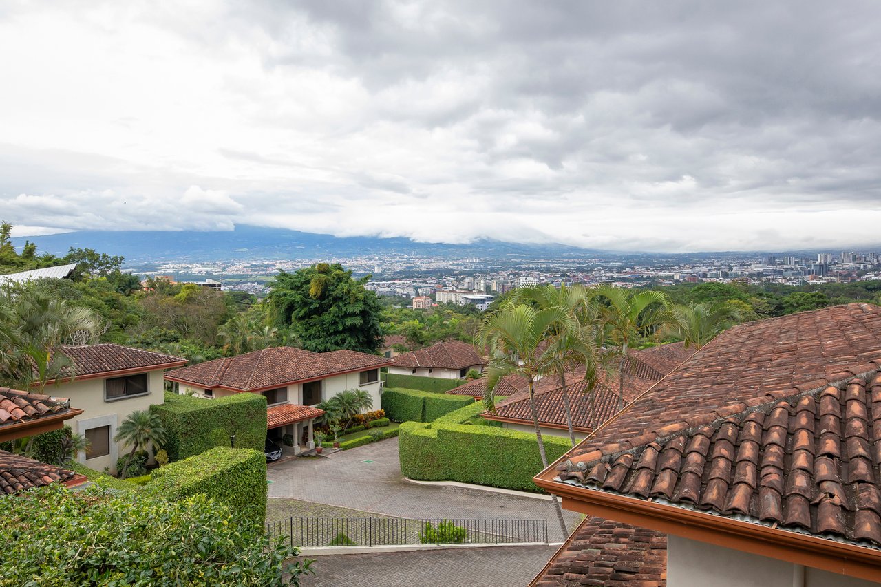 Remodeled Family Condo, Escazu, San Jose