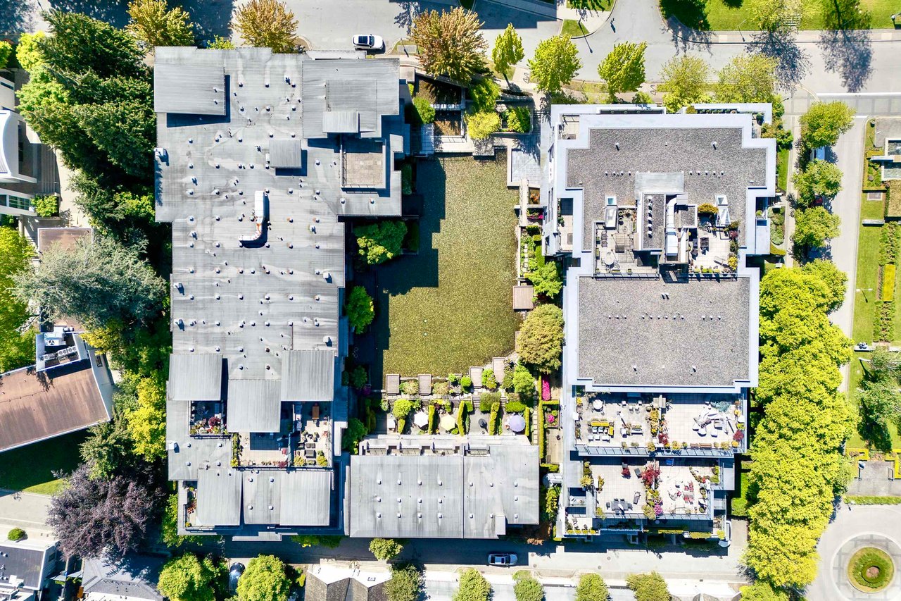 210-5989 Iona Dr