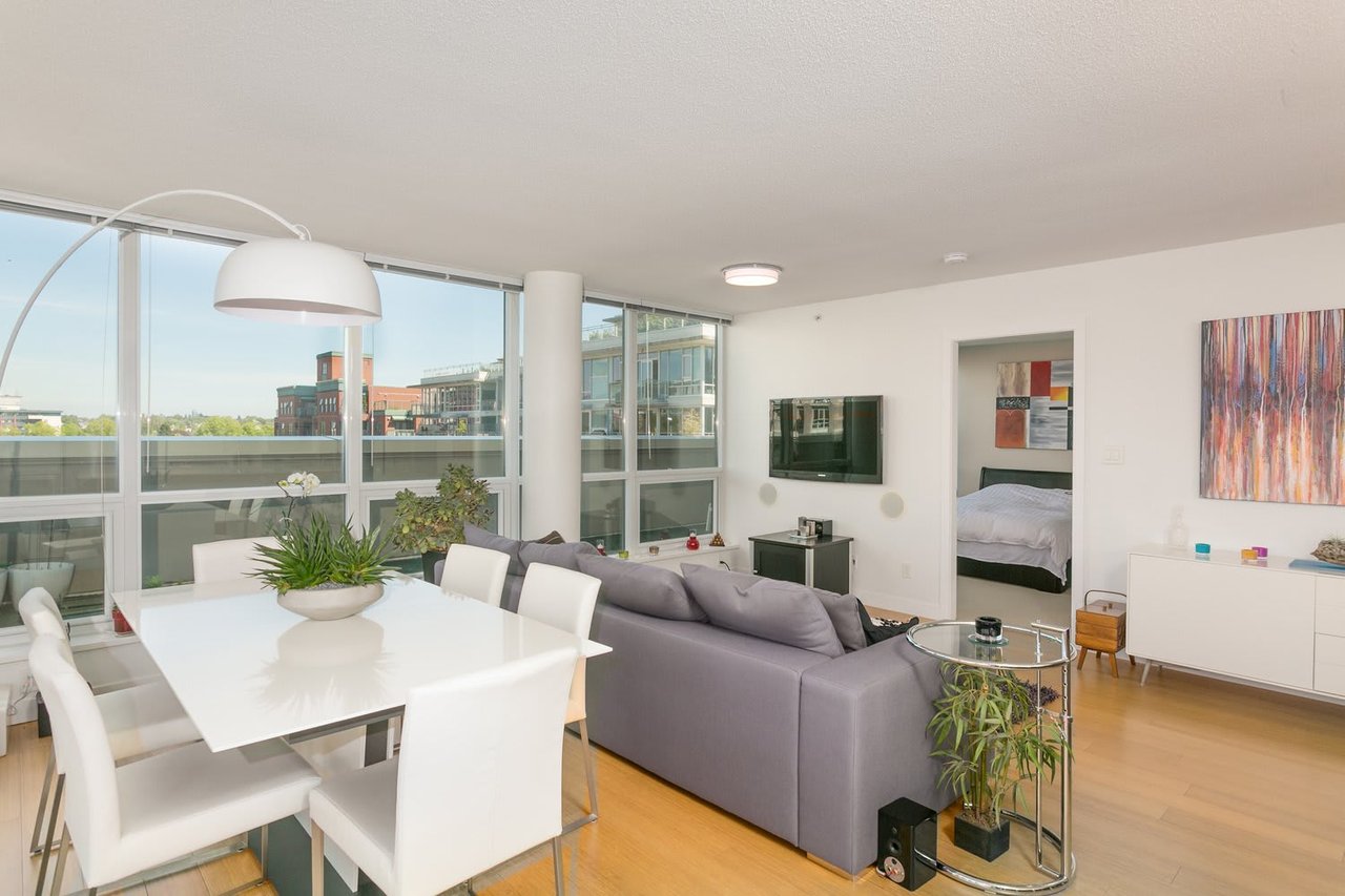 718 Main St, #804