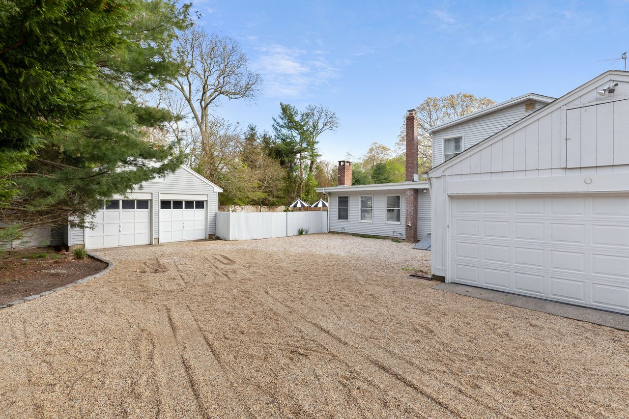 MOVE-IN READY WITH A POOL