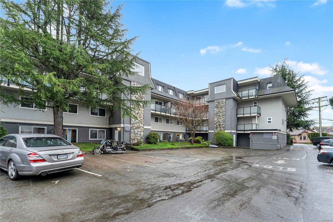 10-840 Craigflower Rd