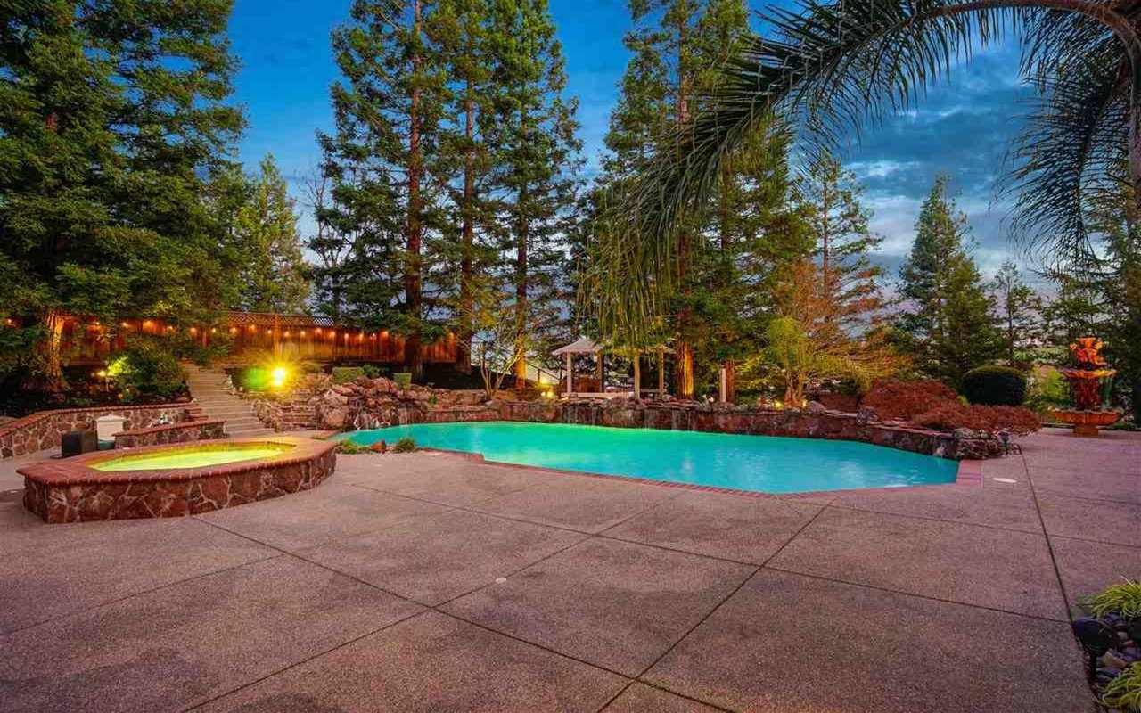4580 Kingswood Dr