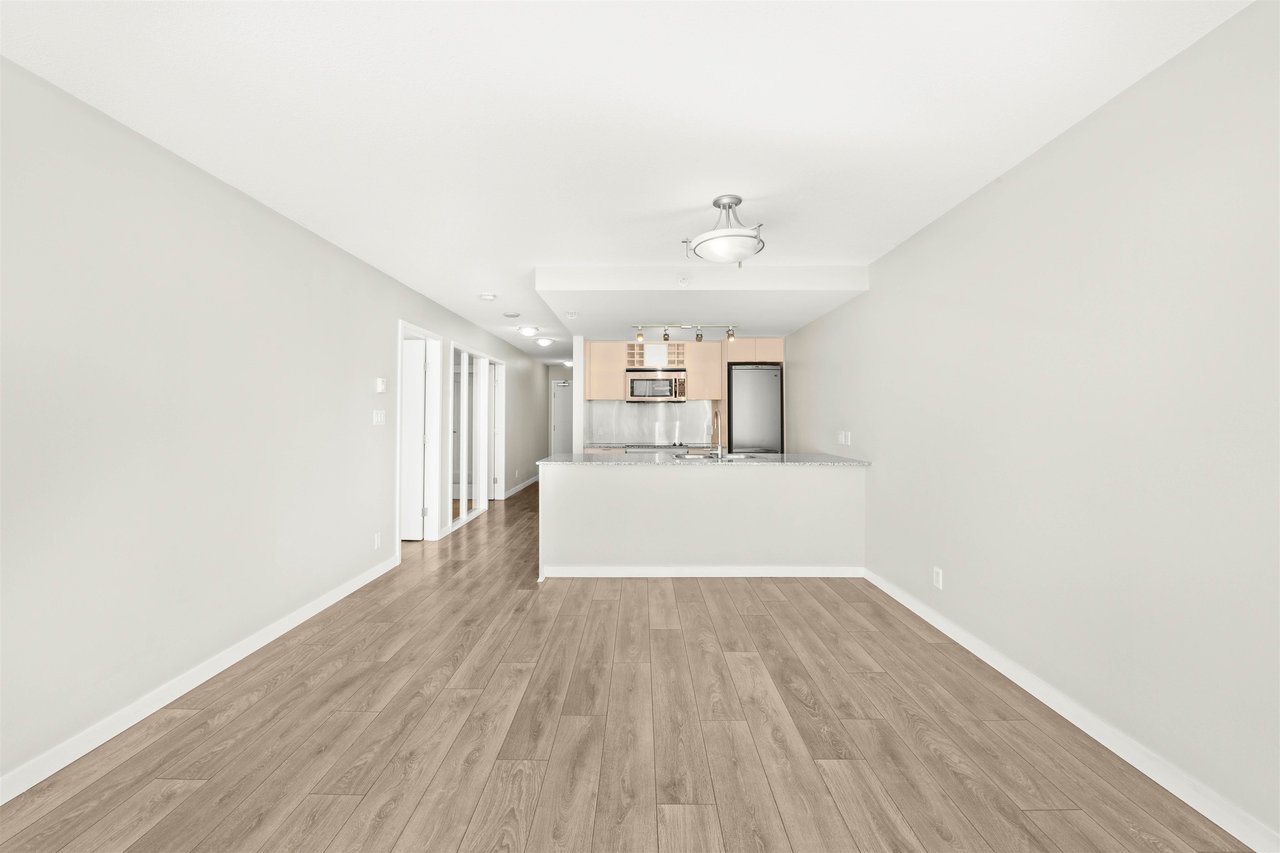 1905-233 Robson St