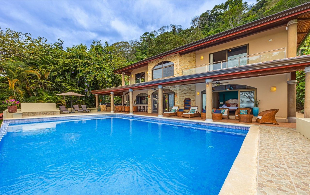 Colonial Oceanfront Rental Estate, Dominical, Puntarenas