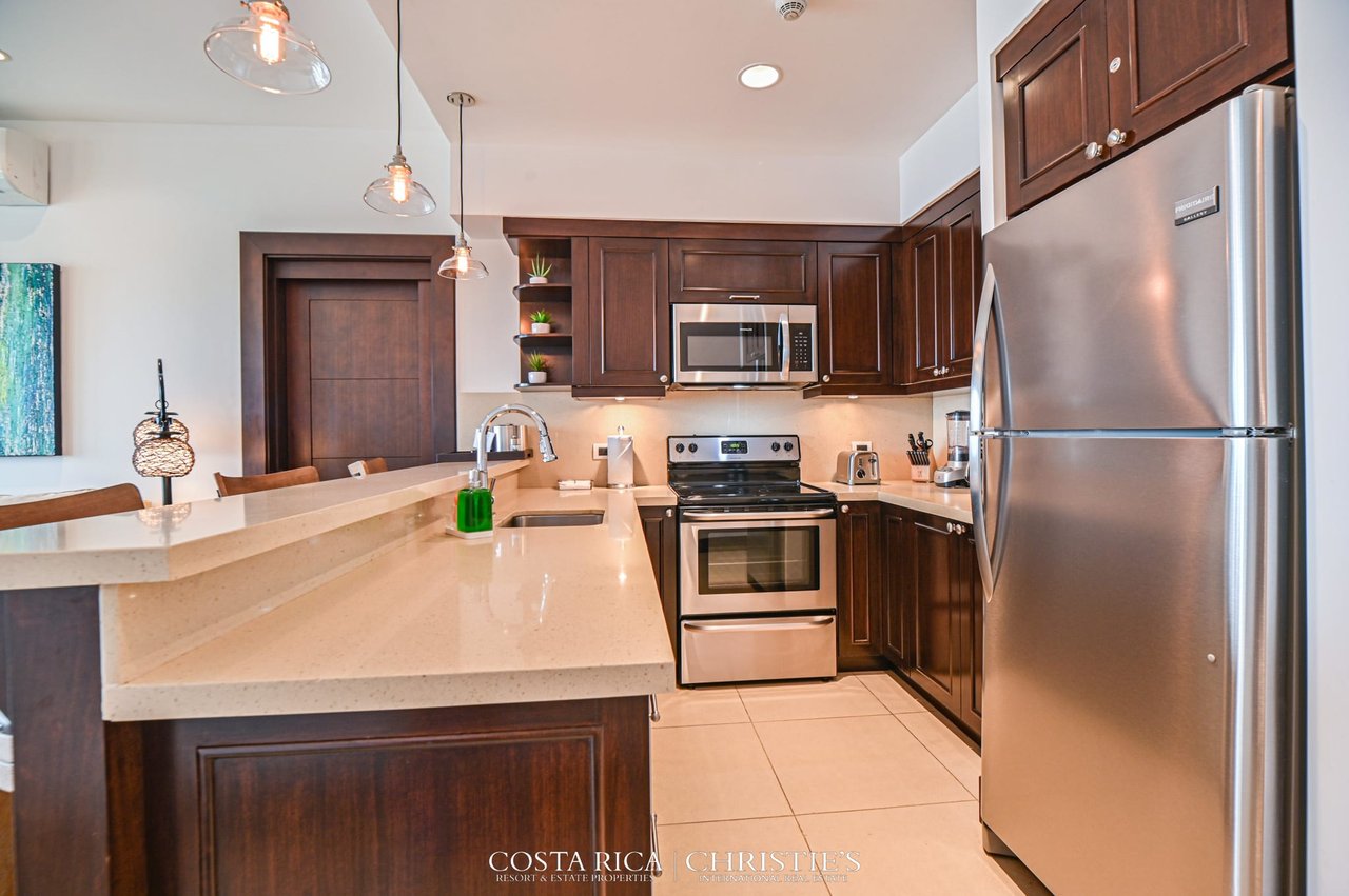 360 - 306 Splendor Condo