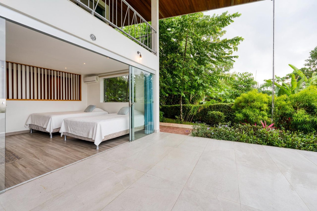 Private Infinity Pool Home, Ojochal, Puntarenas