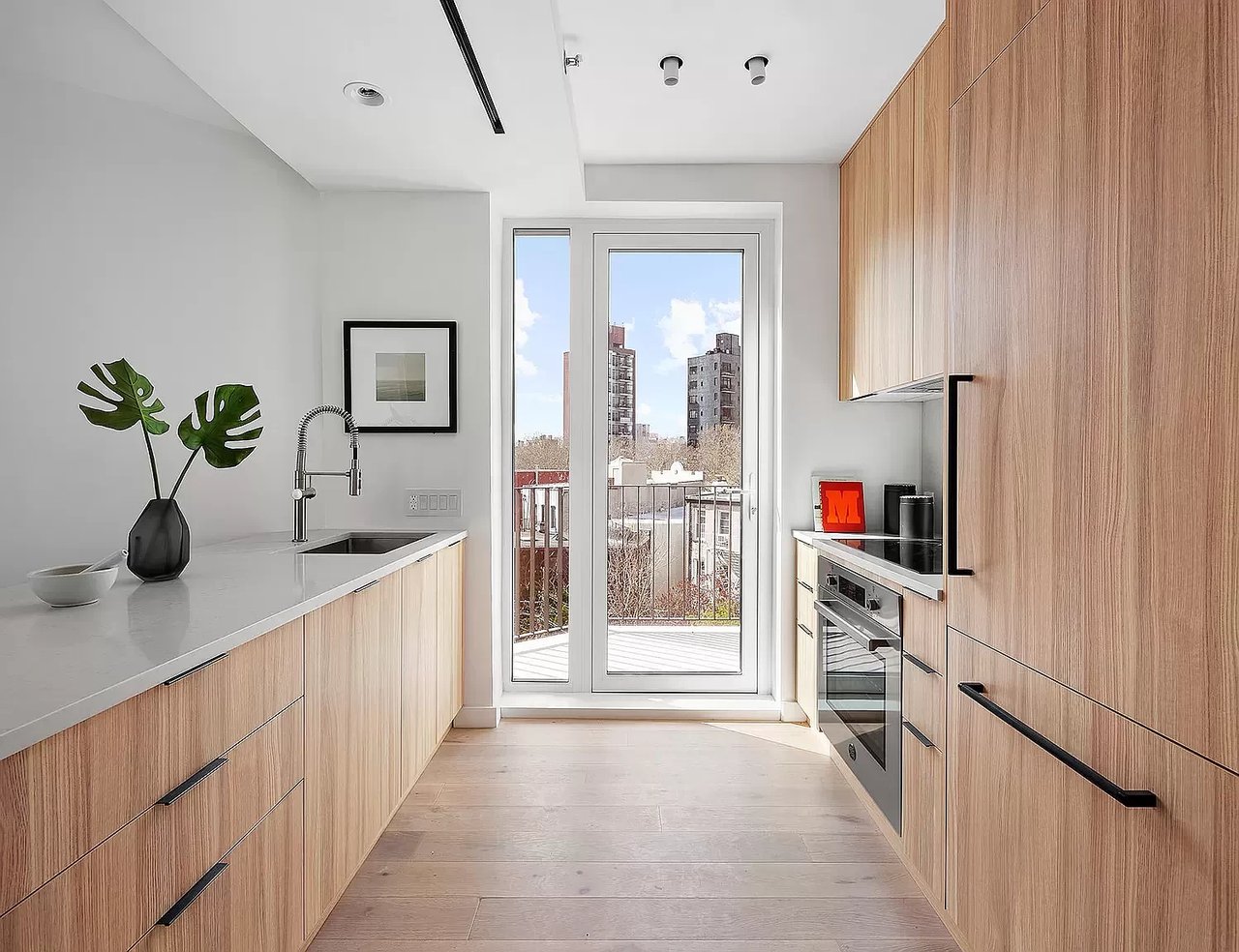 128 Woodpoint Road #4